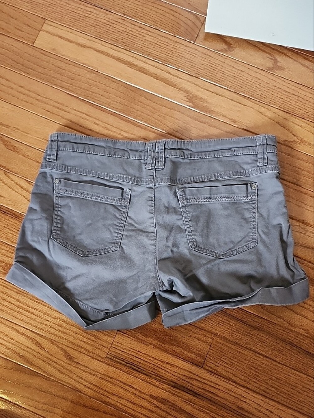 Vintage Y2K Garage Women's Gray Rolled-Hem Shorts - Picture 13 of 16